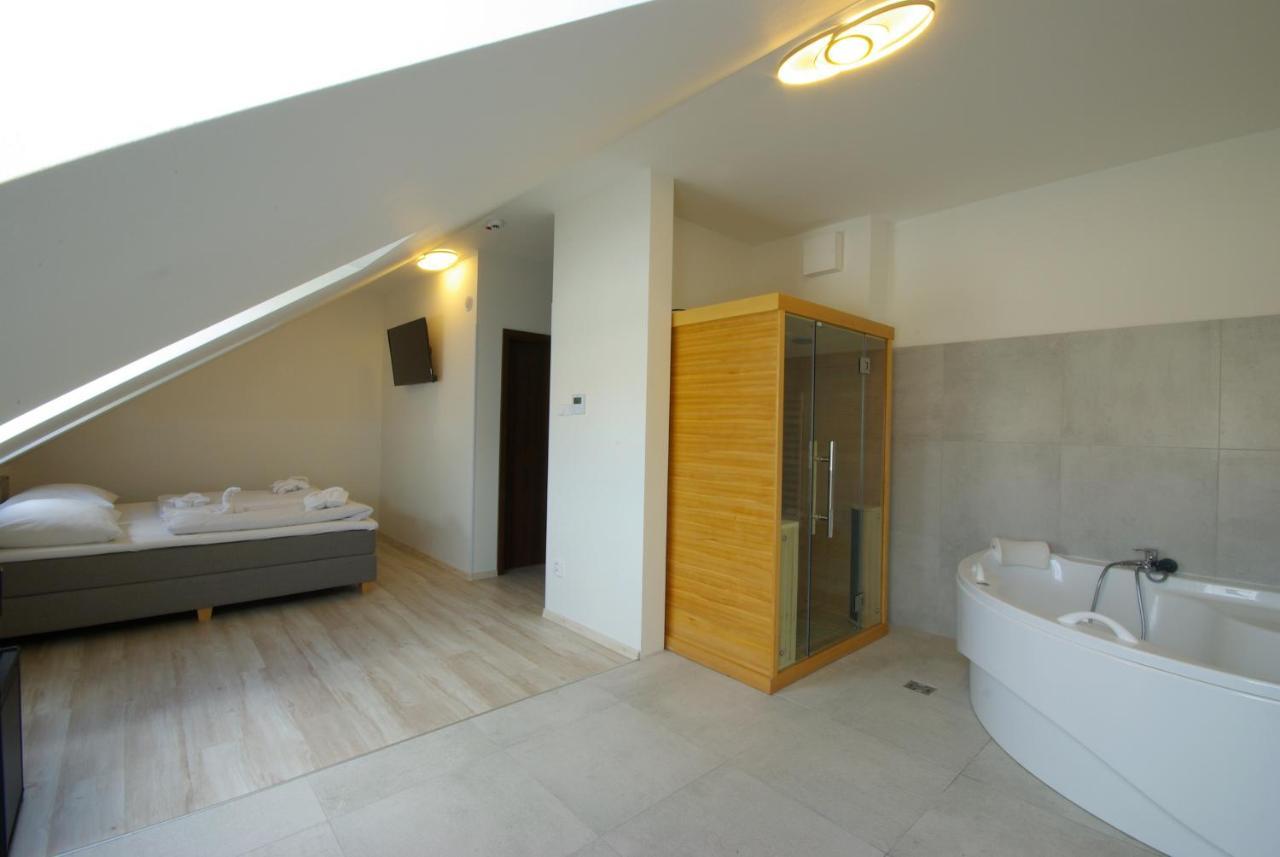 Adeba Hotel 3*