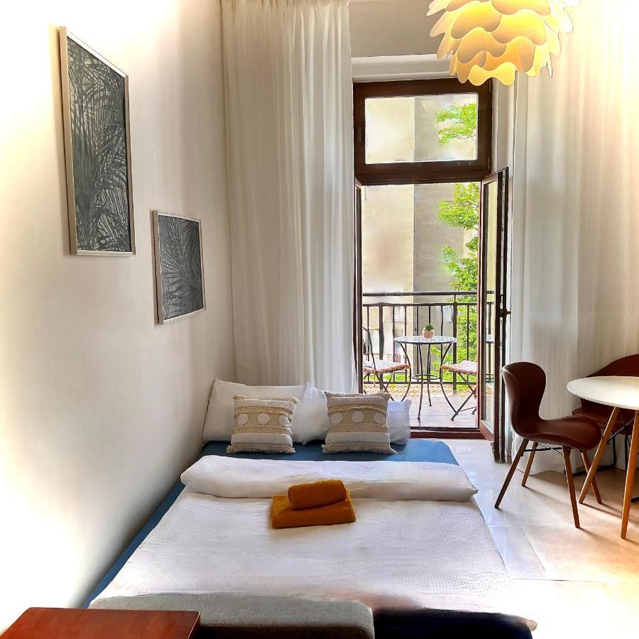 Quiet Boho Whit A Balkony Near The Center Apartment