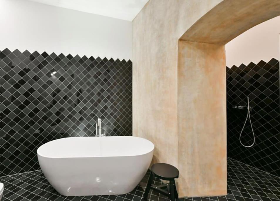 Luxury Old Town Apt, Parking Apartment *