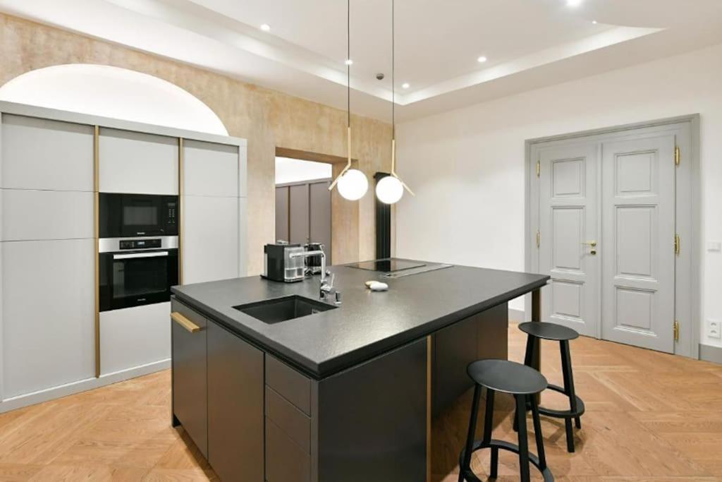 Apartment Luxury Old Town Apt, Parking