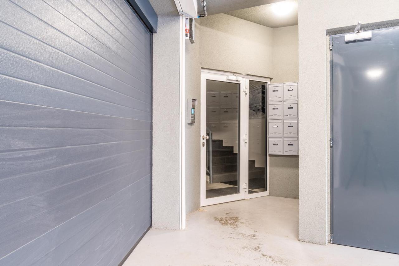 Apartment Brand New Two #34 With Free Secure Parking In The Center *