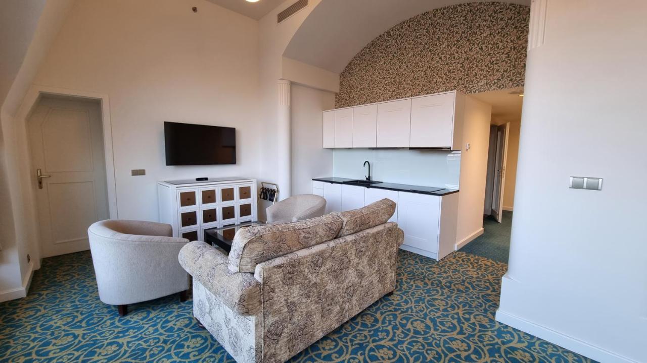 Savoy Hotel 4*