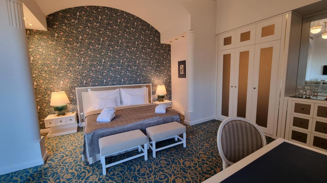 Hotel Savoy