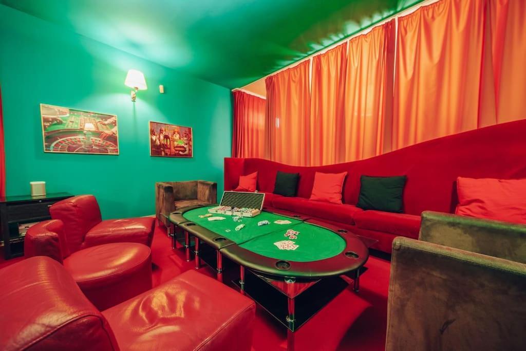 Private Casino Royal * Prague