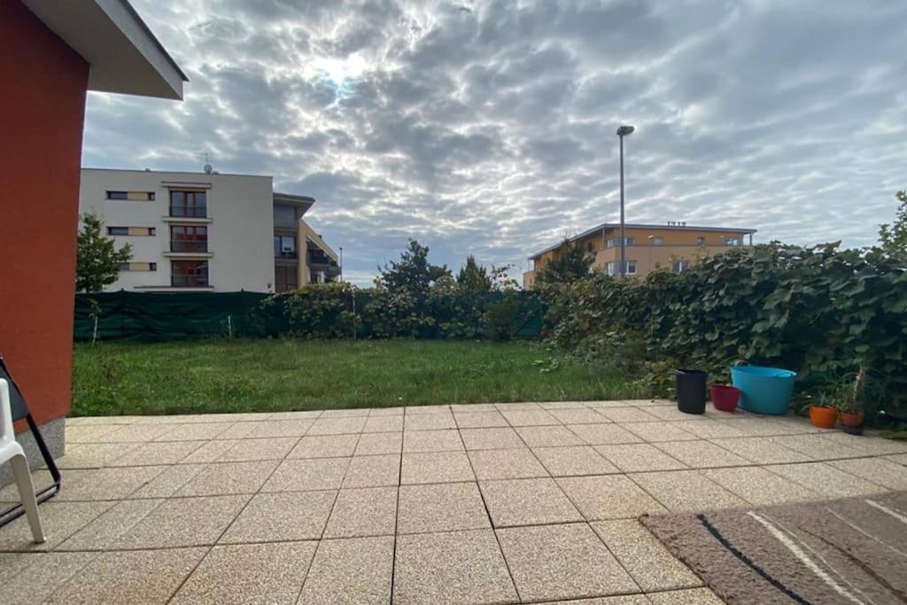 Simple With Garden 15 Min From Center&airport Daire Prag