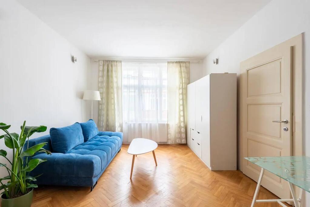 2 Bedrooms Near Wenceslas Sq Apartment *