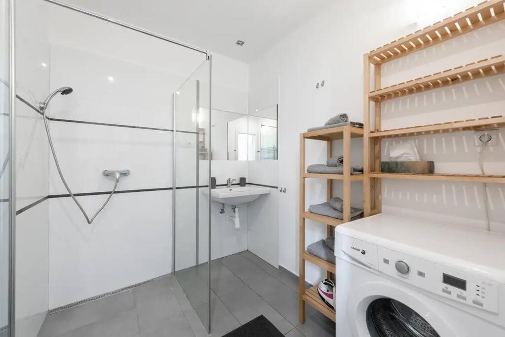 2 Bedrooms Near Wenceslas Sq Apartment *