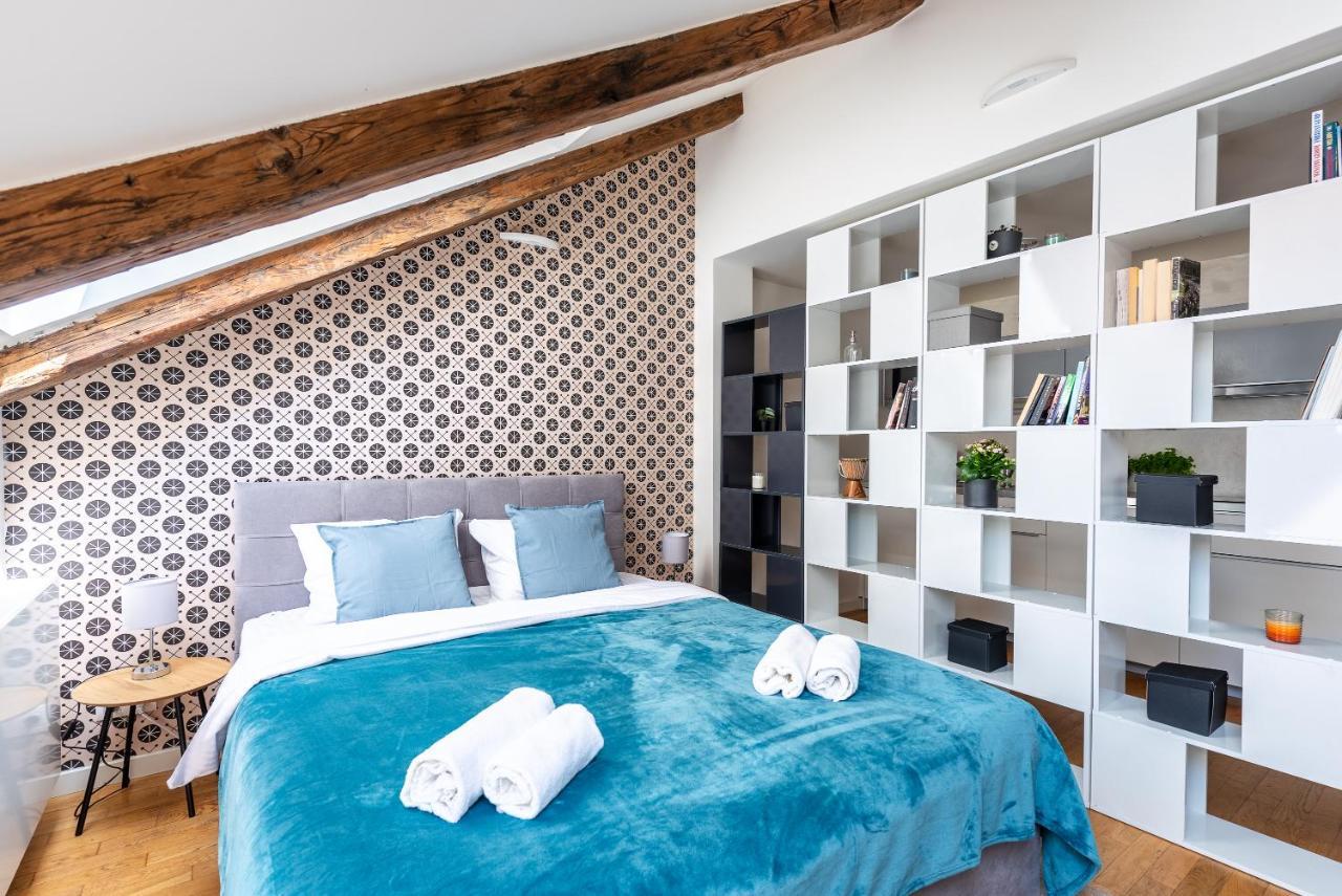 Duplex With Ac In Center Apartment *