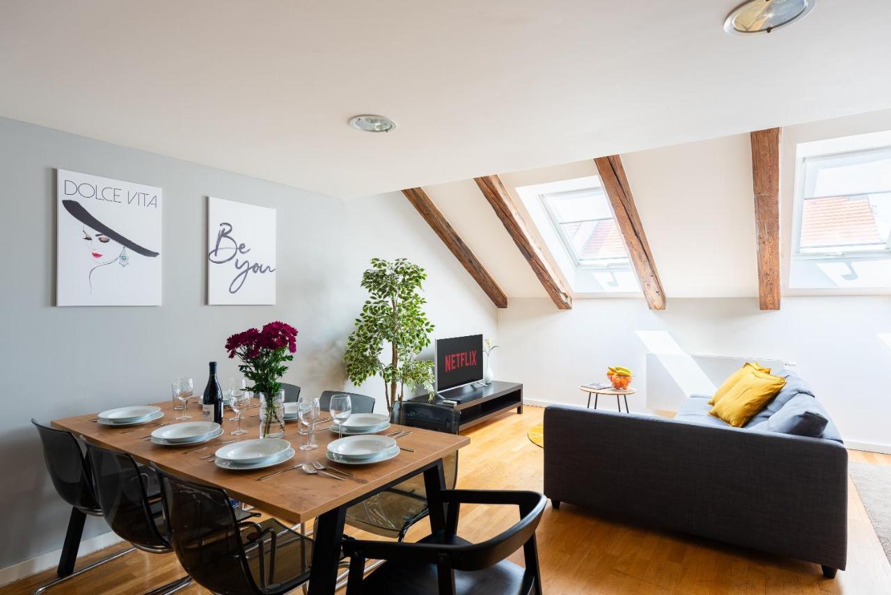 Duplex With Ac In Center *