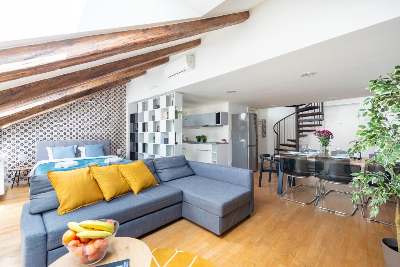 Duplex With Ac In Center * Prague