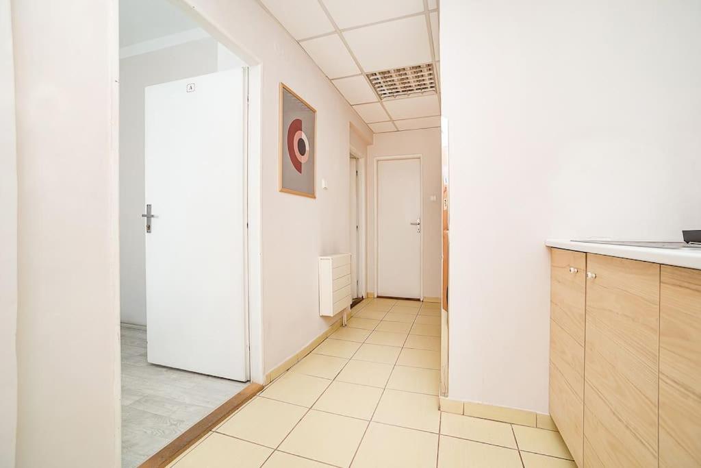 Bright 2 Bed With Big Terrace By Tram Apartment