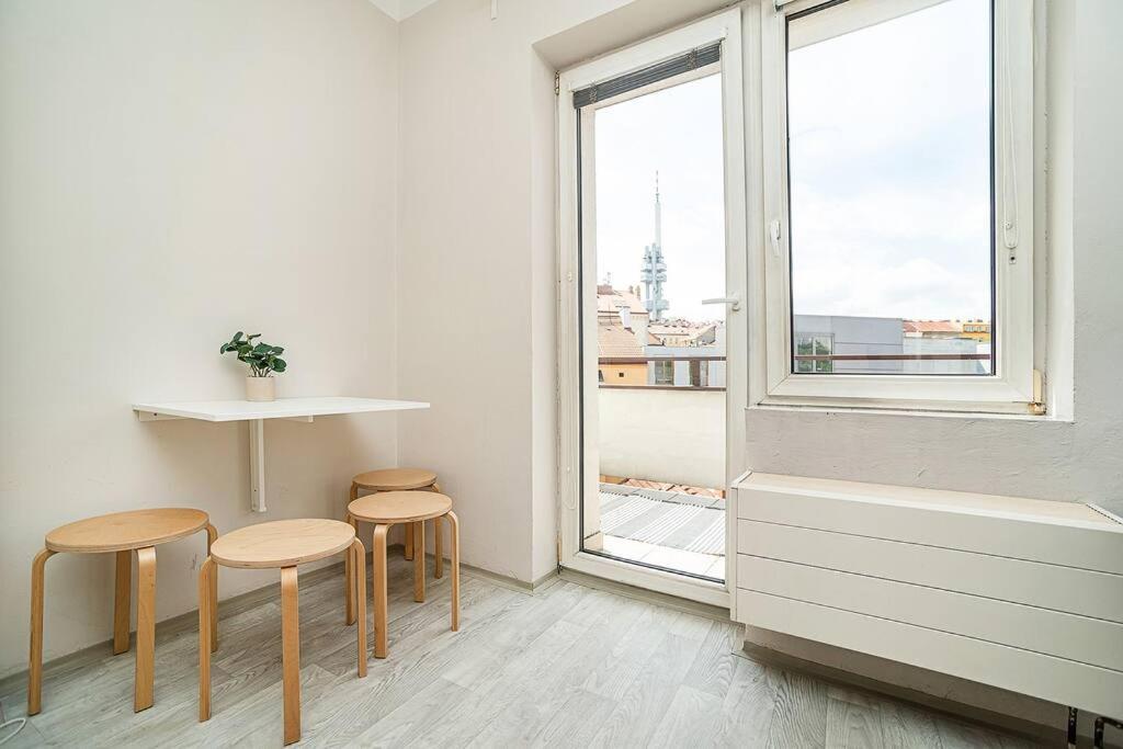 Bright 2 Bed With Big Terrace By Tram * Prague
