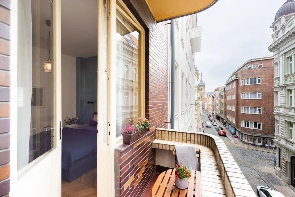 Cozy In The Centre W/balcony Apartment *