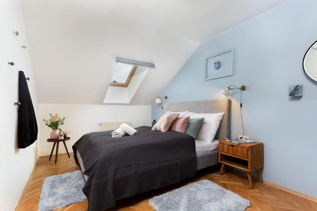 Daire Utulny Apartman Blizko Centra Prahy *