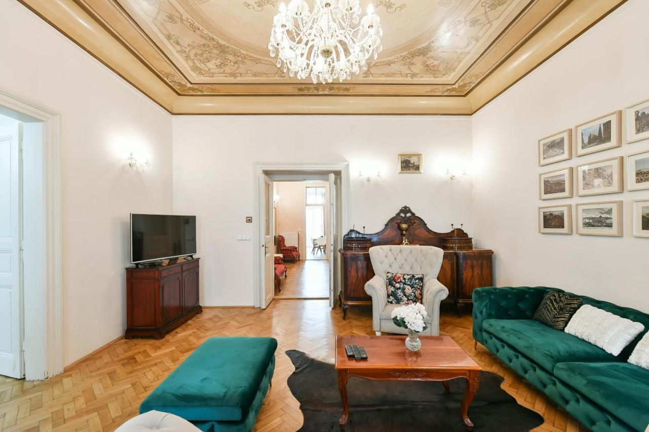 Apartment Stunning Charles Bridge Apartment