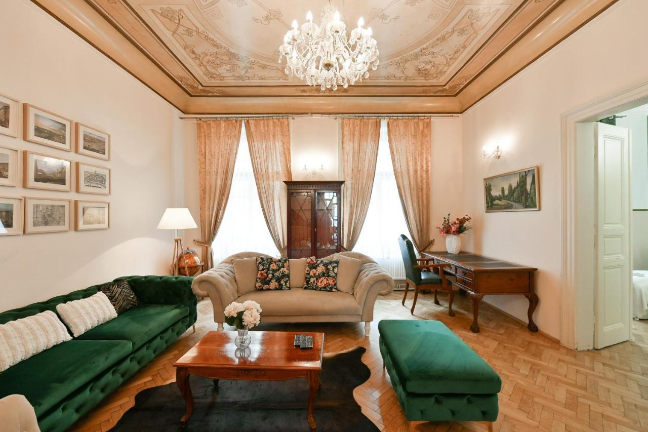 Stunning Charles Bridge Apartment Prague