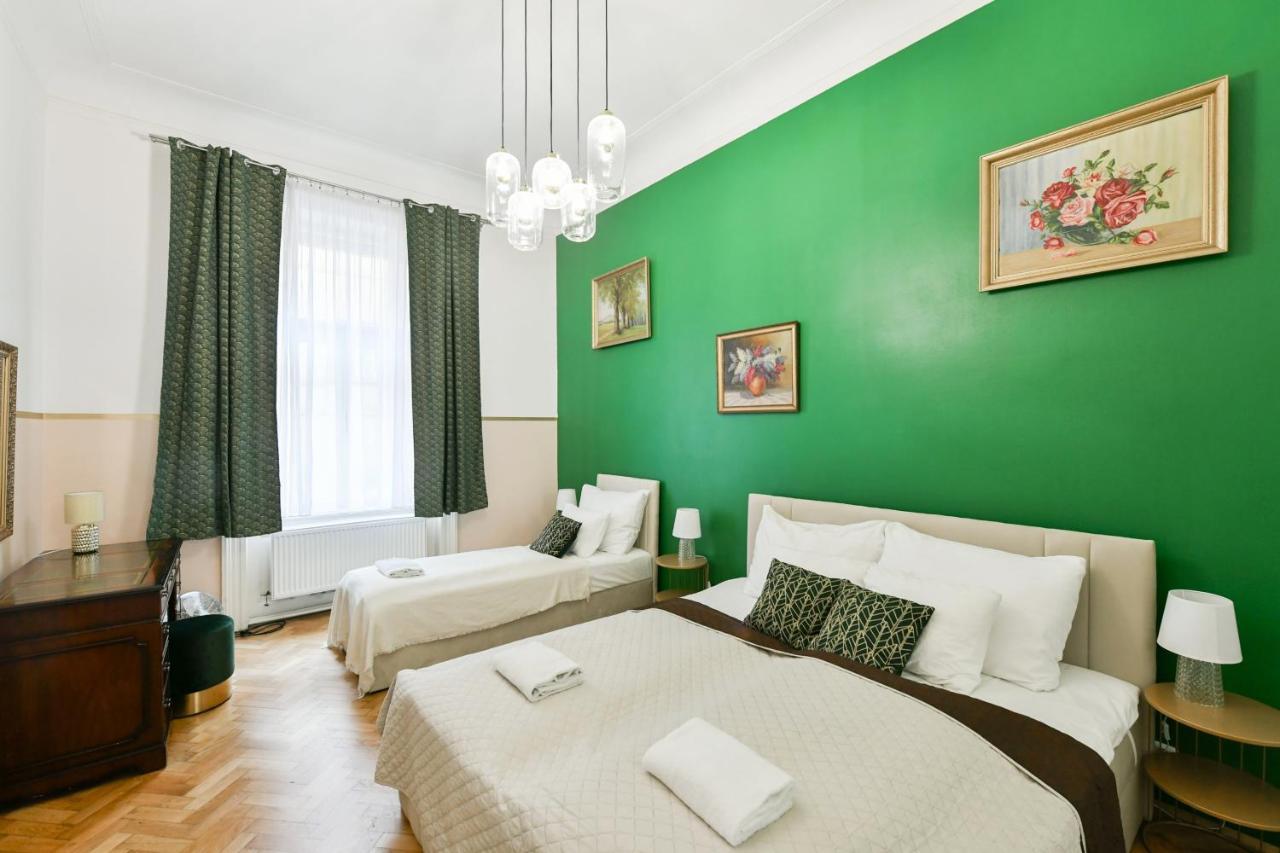Stunning Charles Bridge Apartment Apartment *