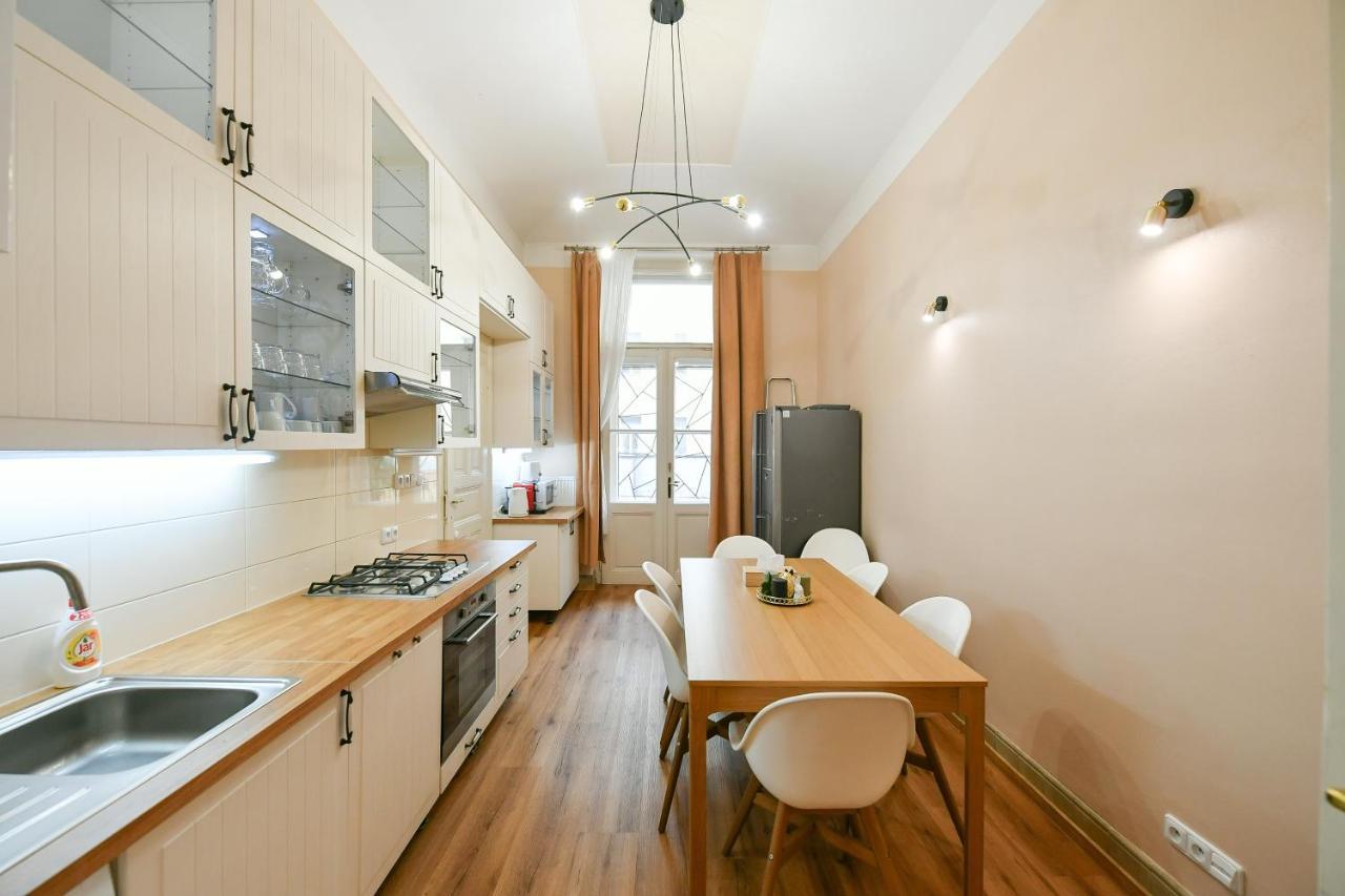 Stunning Charles Bridge Apartment Apartment *