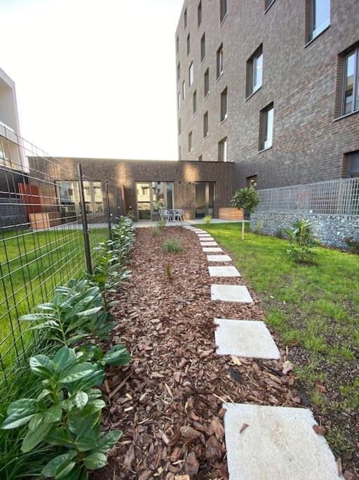 Apartment Enjoy Garden & Grill & Free Parking & Aquapark Prague