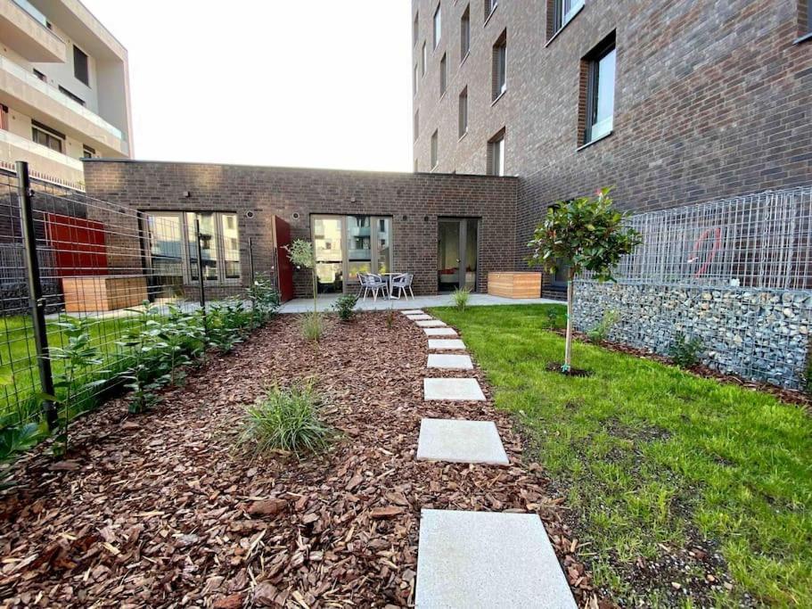 Apartment Enjoy Garden & Grill & Free Parking & Aquapark Prague