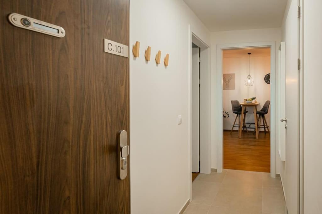 Apartment Enjoy Garden & Grill & Free Parking & Aquapark Prague