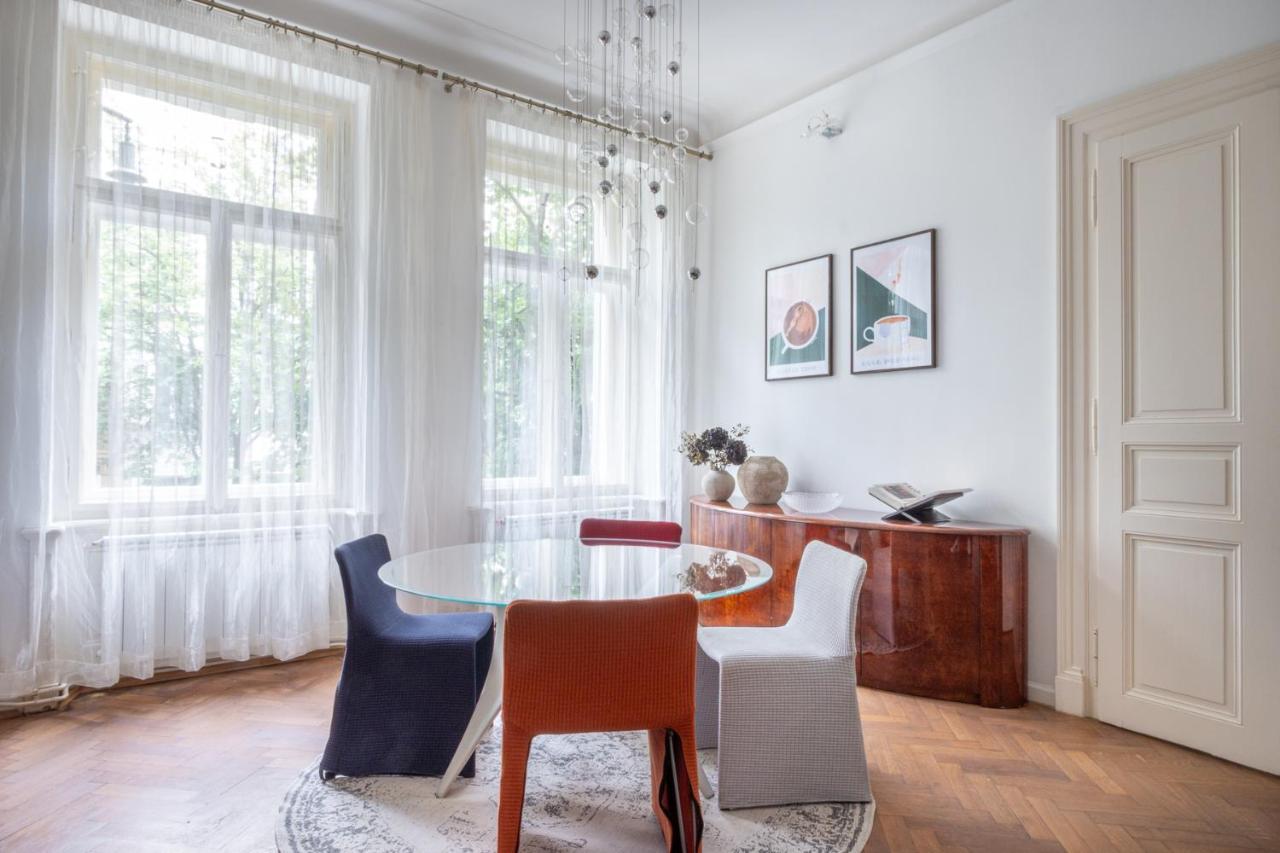 Elegant Paris Ave With A Terrace Apartment
