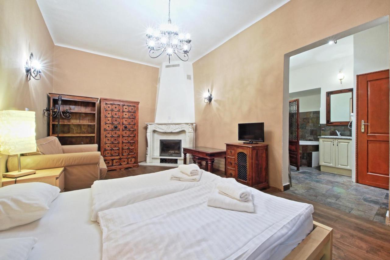 Apartment Rose Antique *