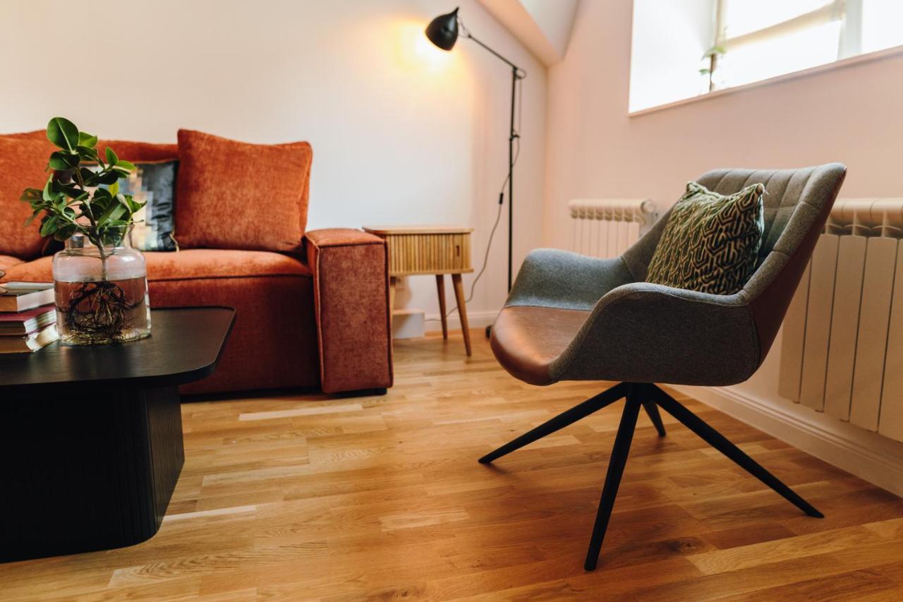 Modern Mezzanine At Jecna St Daire