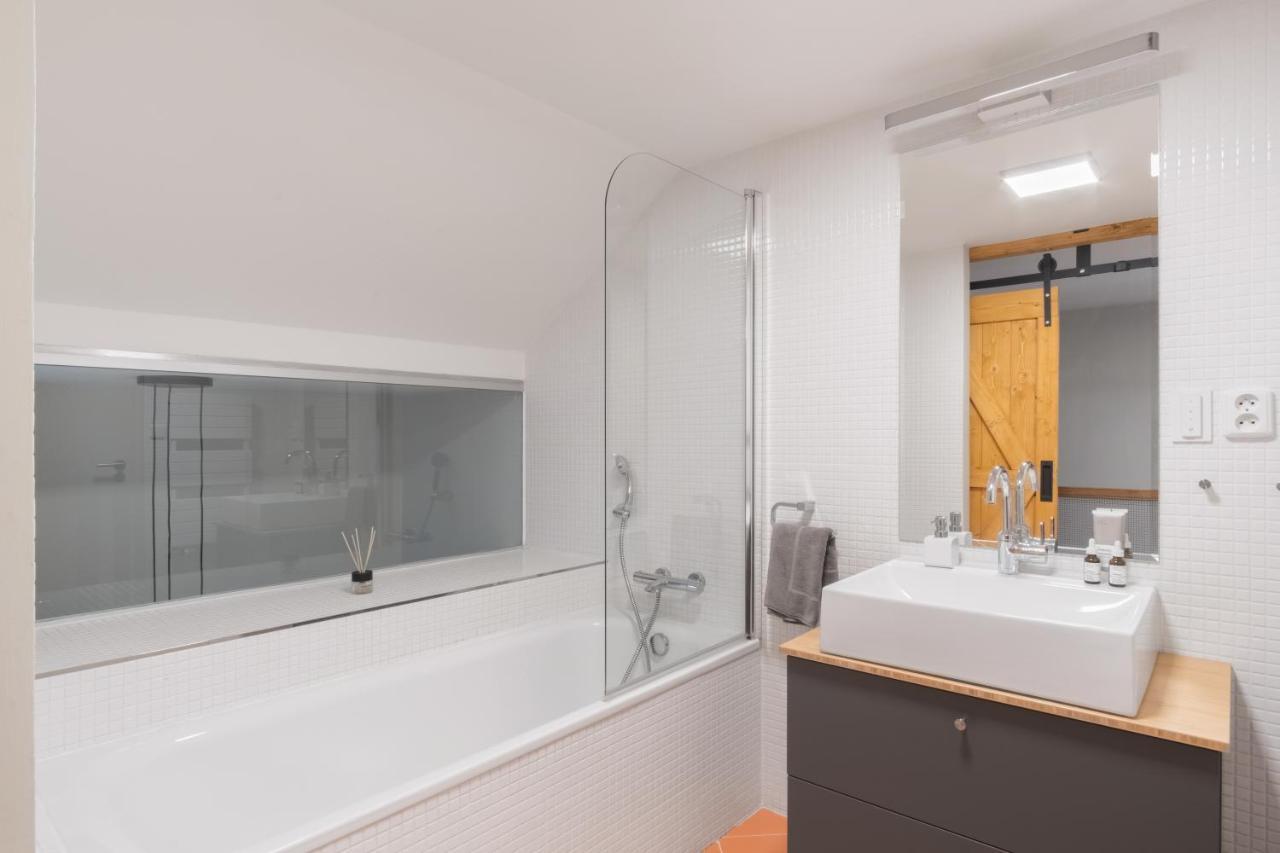 Days - Loft - Parking - 4 Min Wenceslas Sq Apartment *
