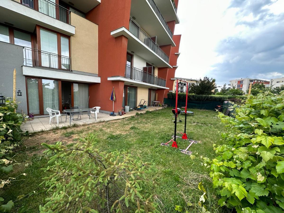 Simple With Garden 15 Min From Center&airport Daire