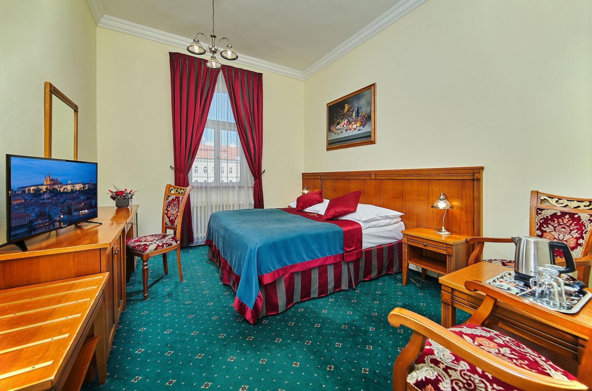 Garden Hotel 4*