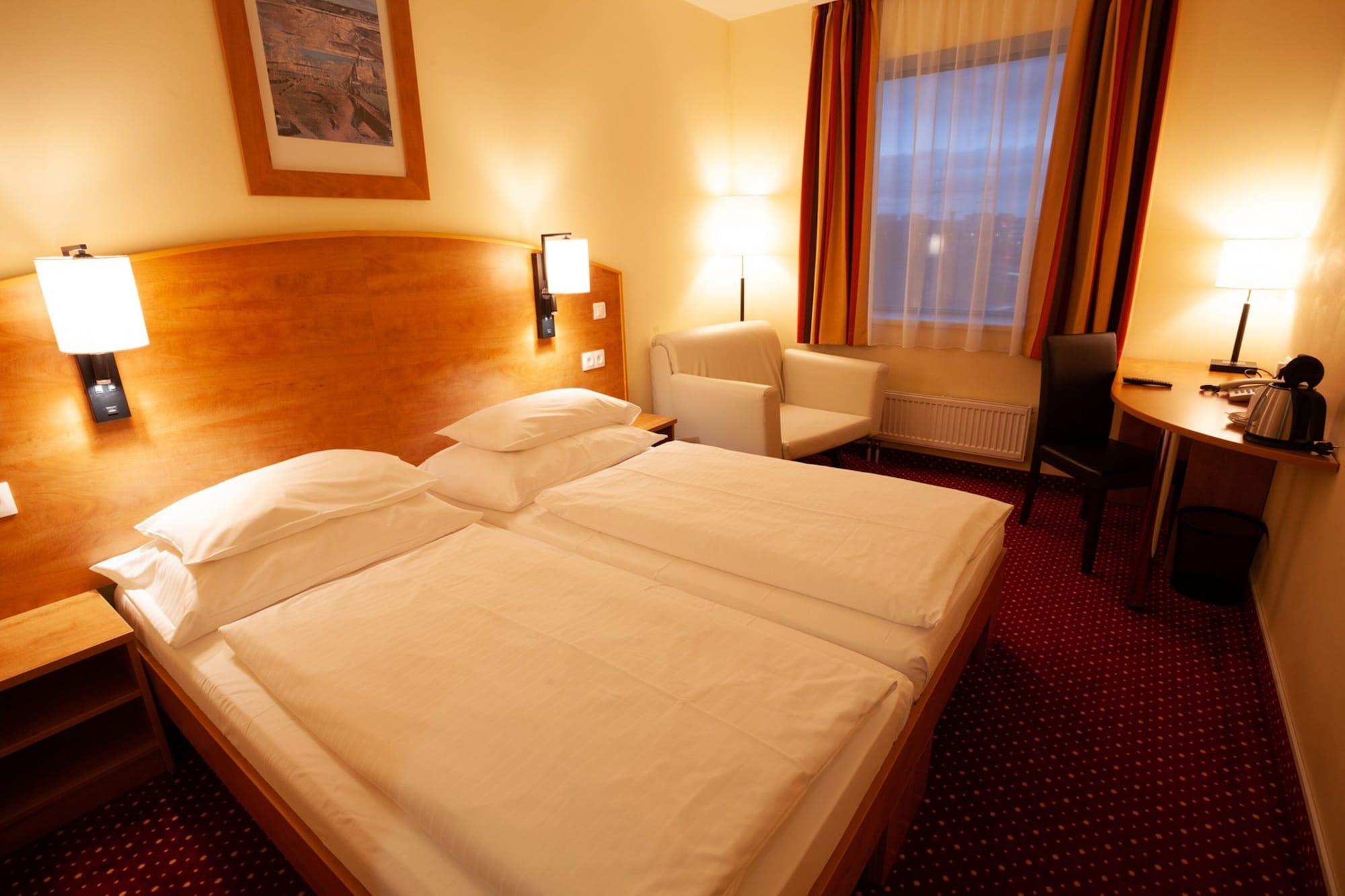Otel Amedia Express Prague, Trademark Collection By Wyndham 3*