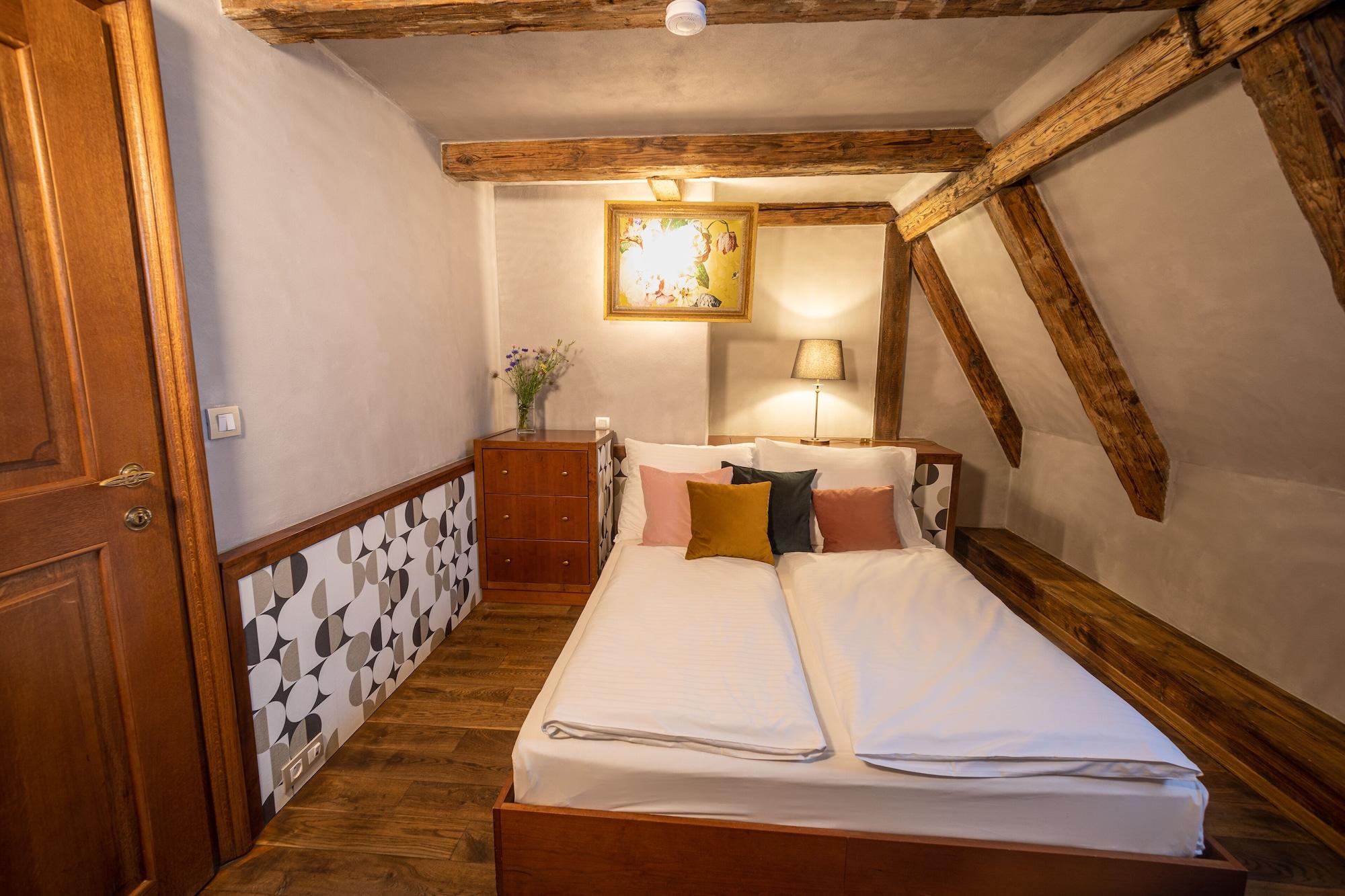 Miss Sophie's Charles Bridge 4*