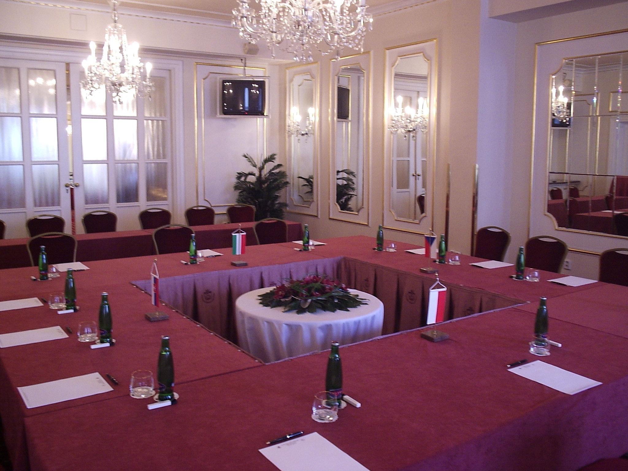 Ambassador Zlata Husa Otel 5*