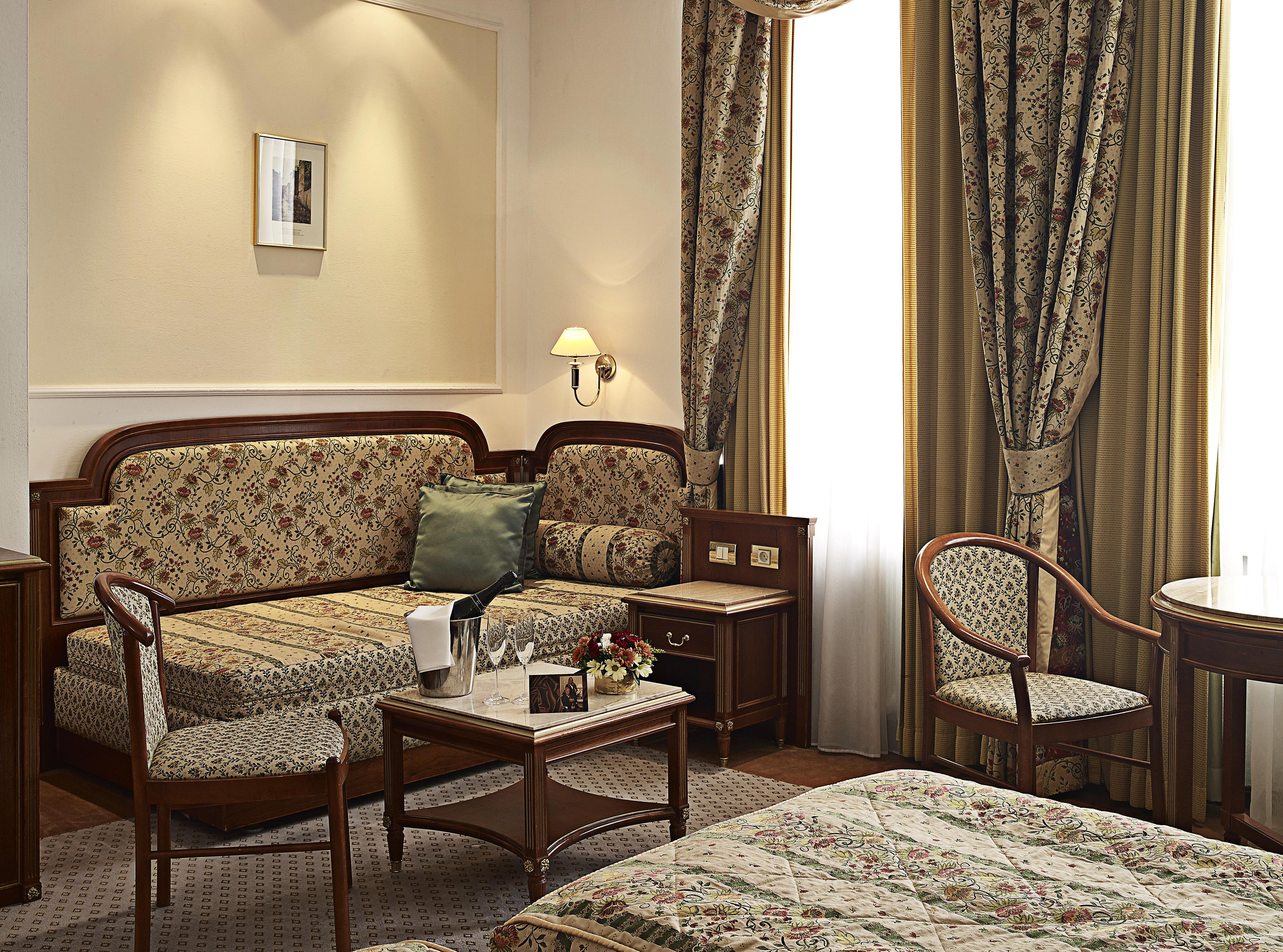 Otel Ambassador Zlata Husa 5*