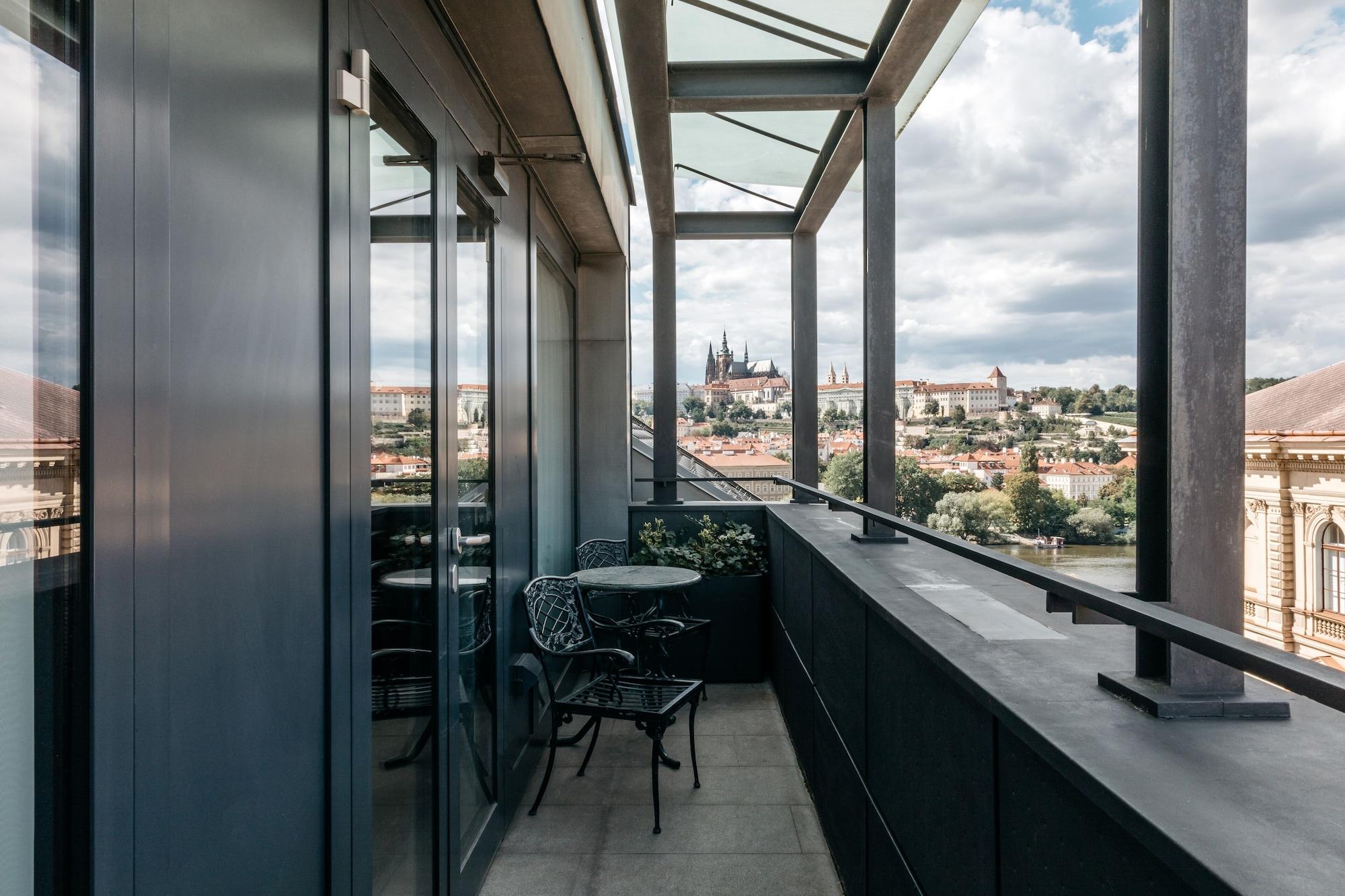 Four Seasons 5* Prague