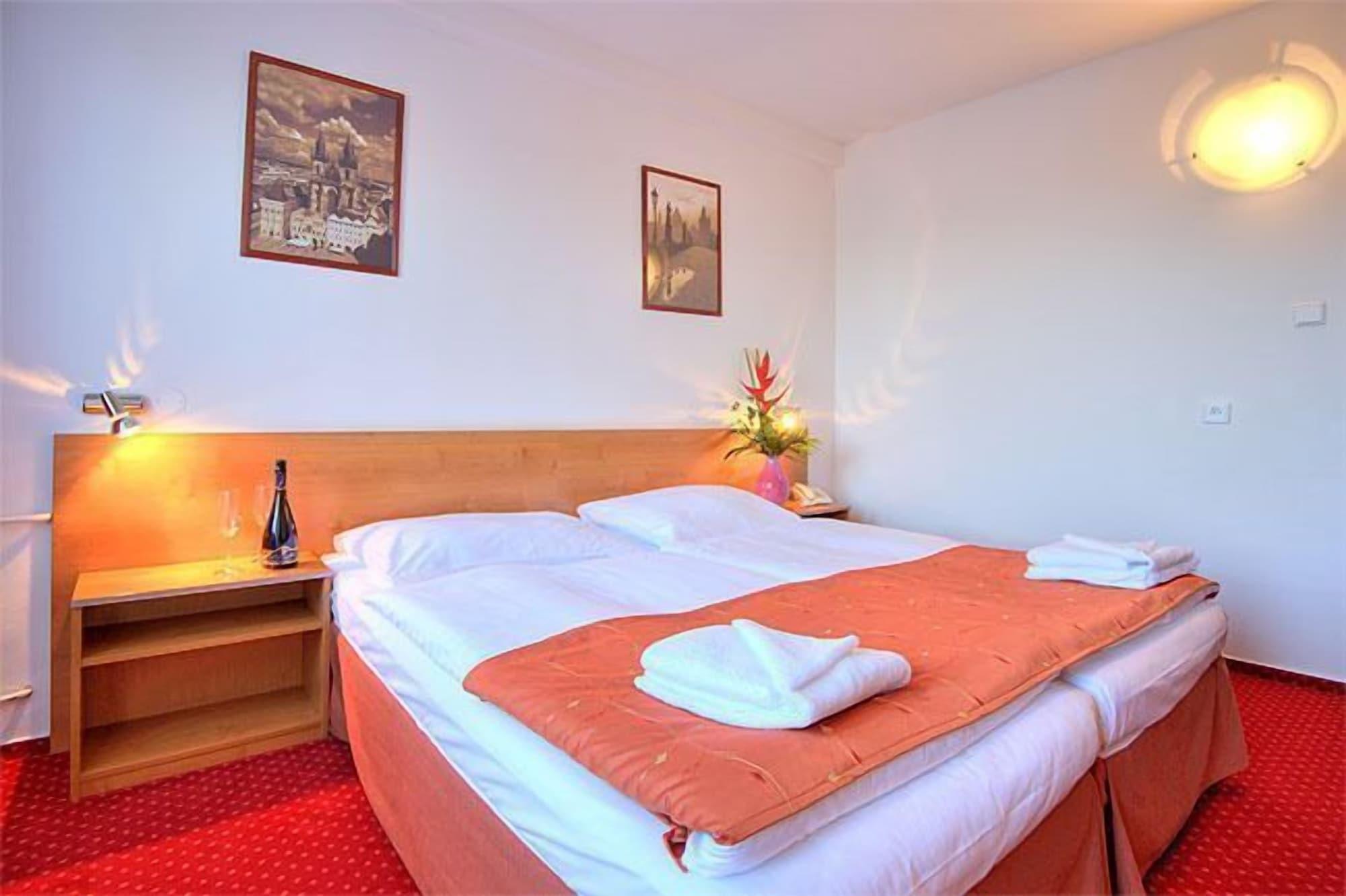 Hotel Globus 3*