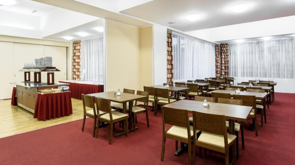Globus Hotel 3*