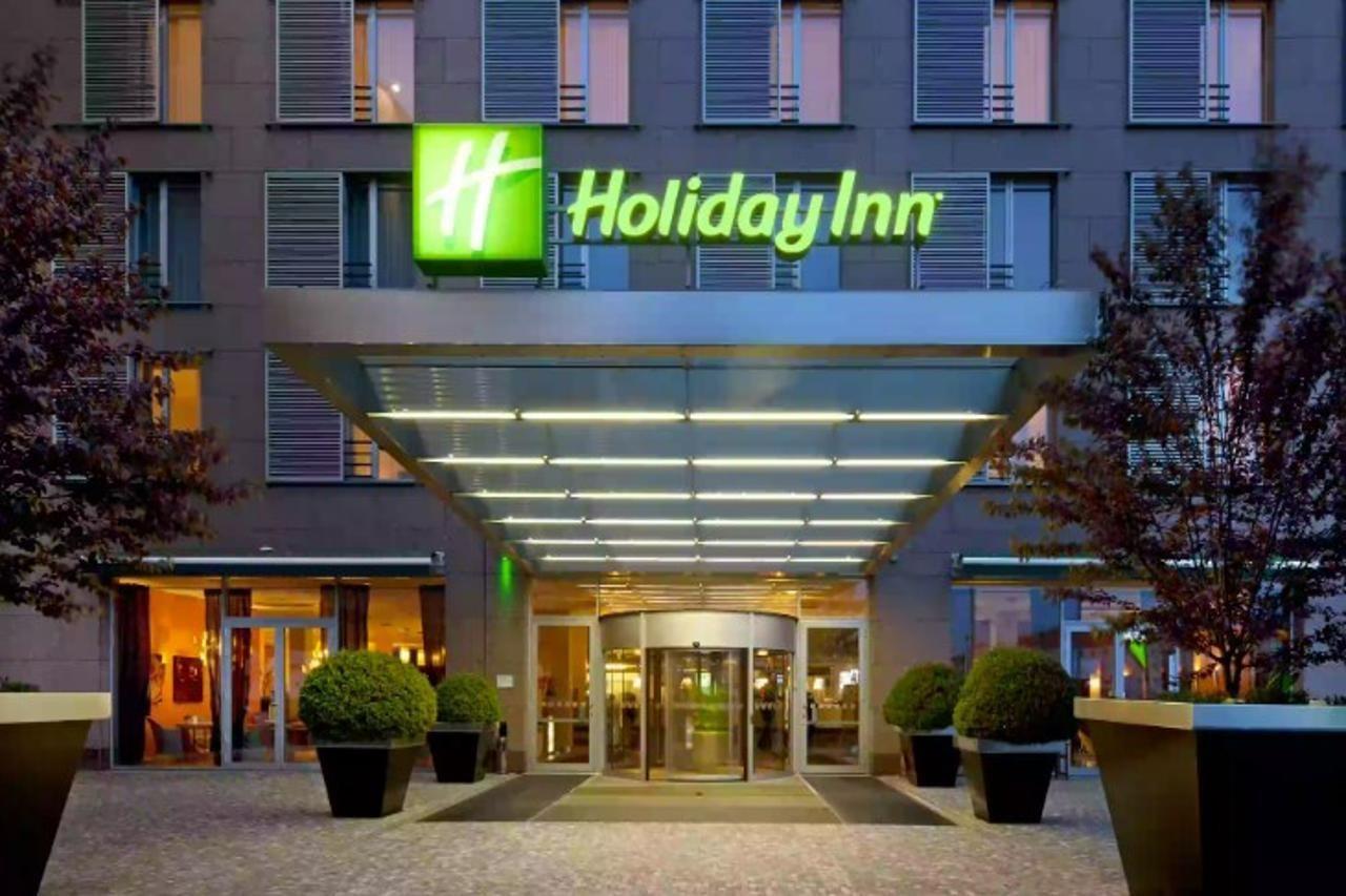 By Ihg