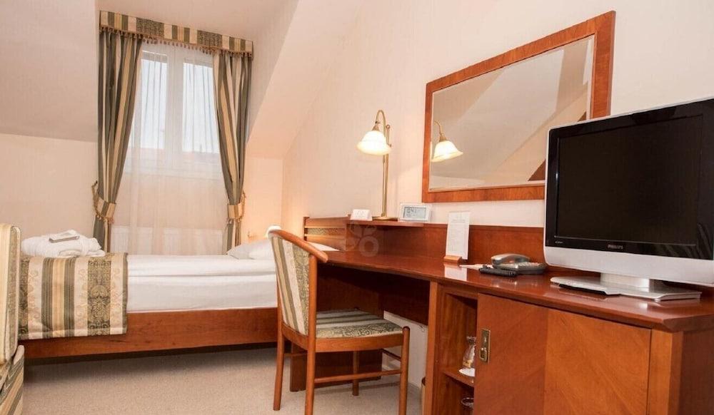 Otel Amigo Centre 4*