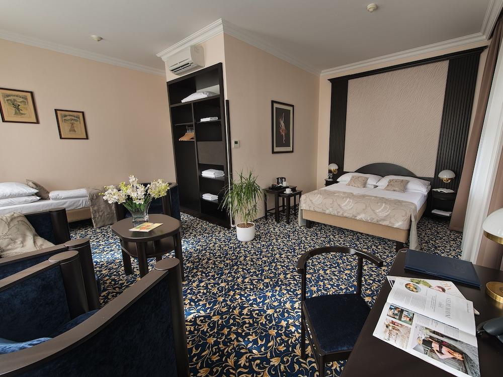 Ea Royal Esprit Otel