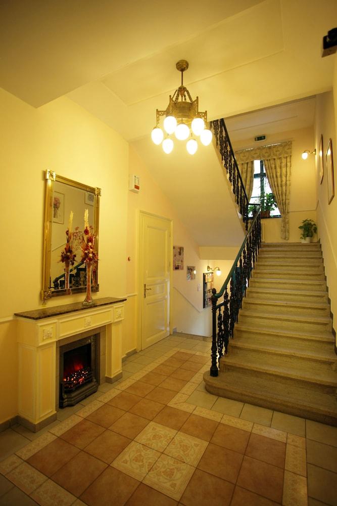 Anna Hotel 3*