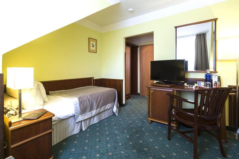 Selsky Dvur - Bohemian Village Courtyard Otel