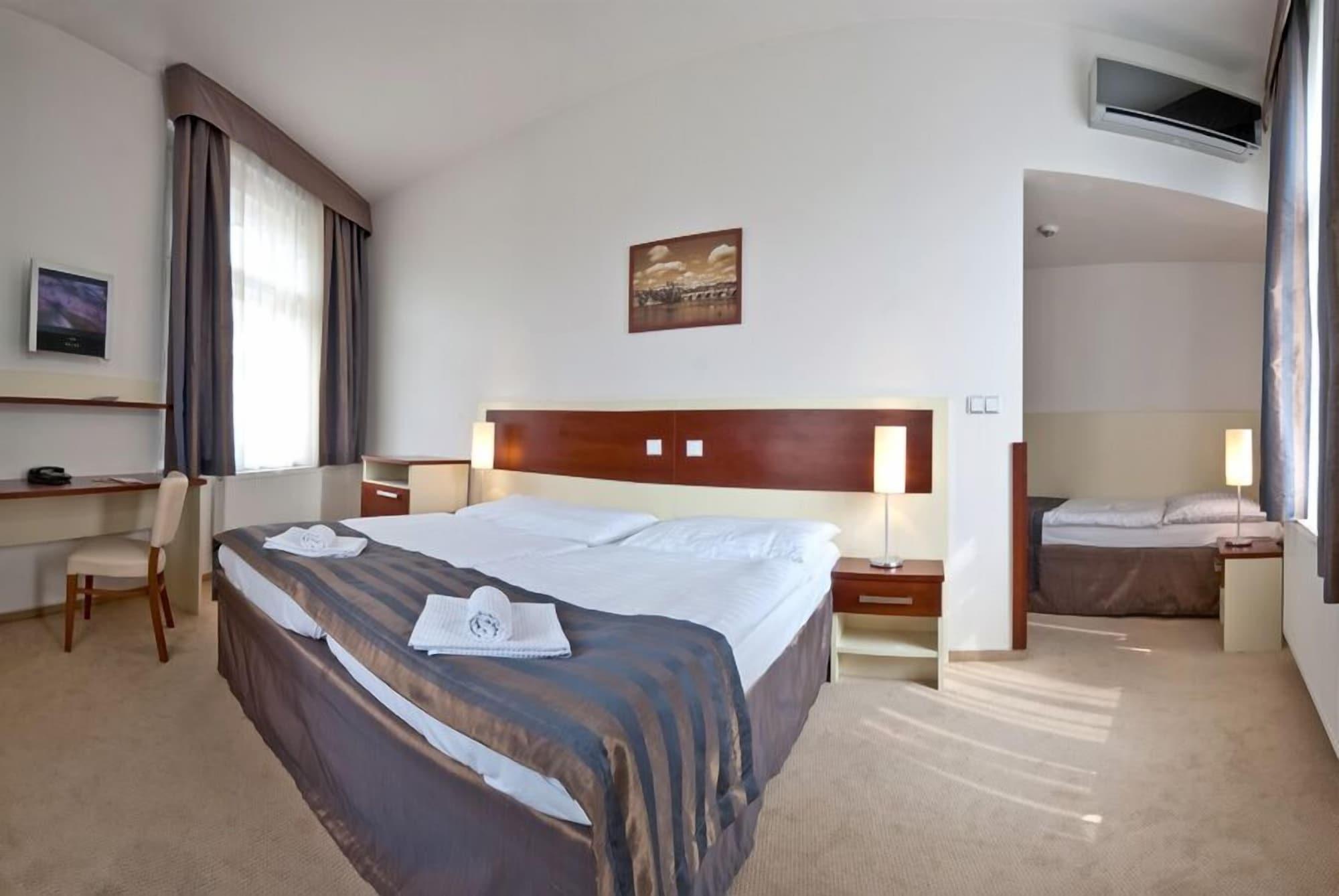 Gloria Otel