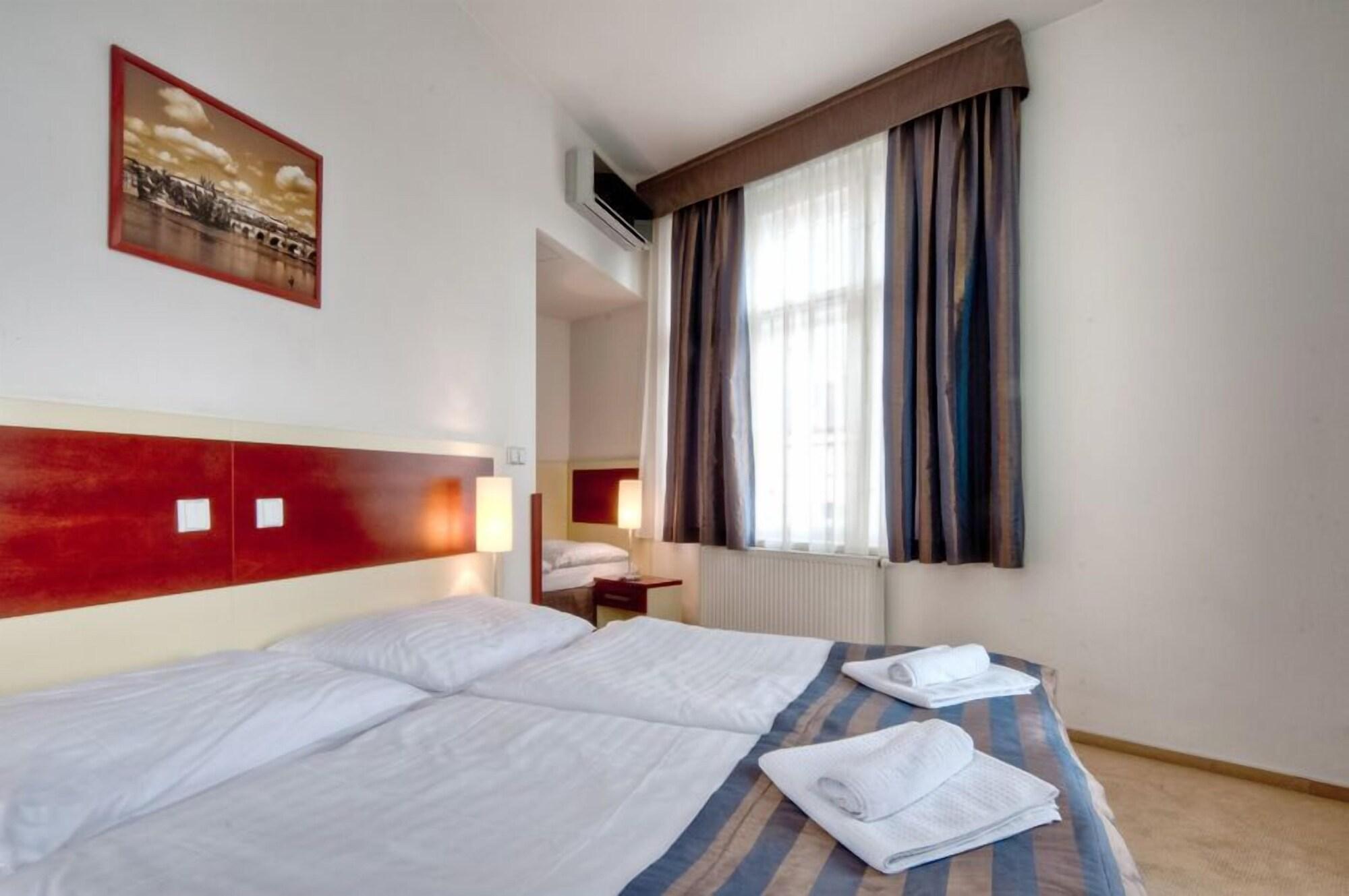 Gloria Otel