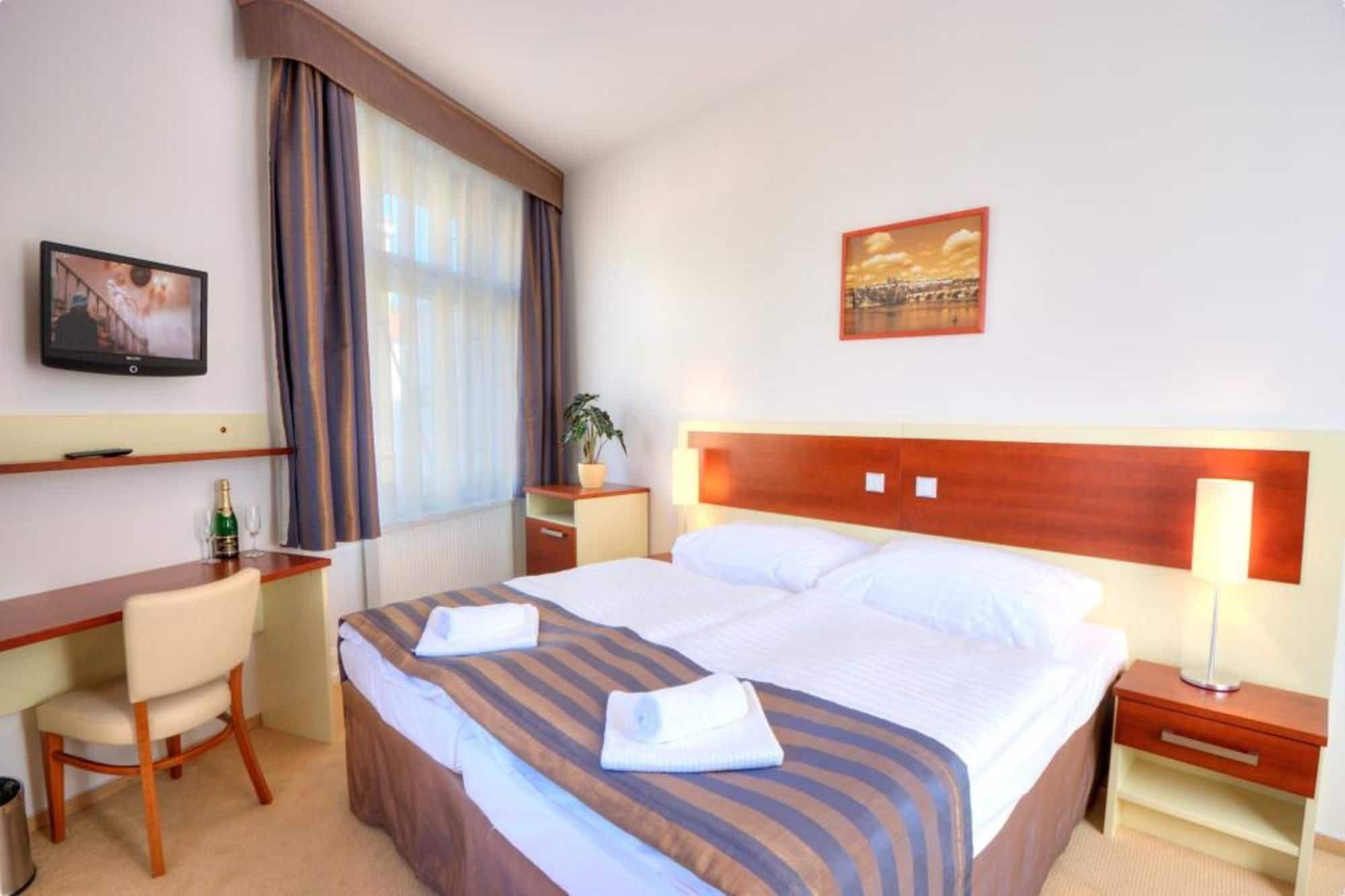 Gloria Otel