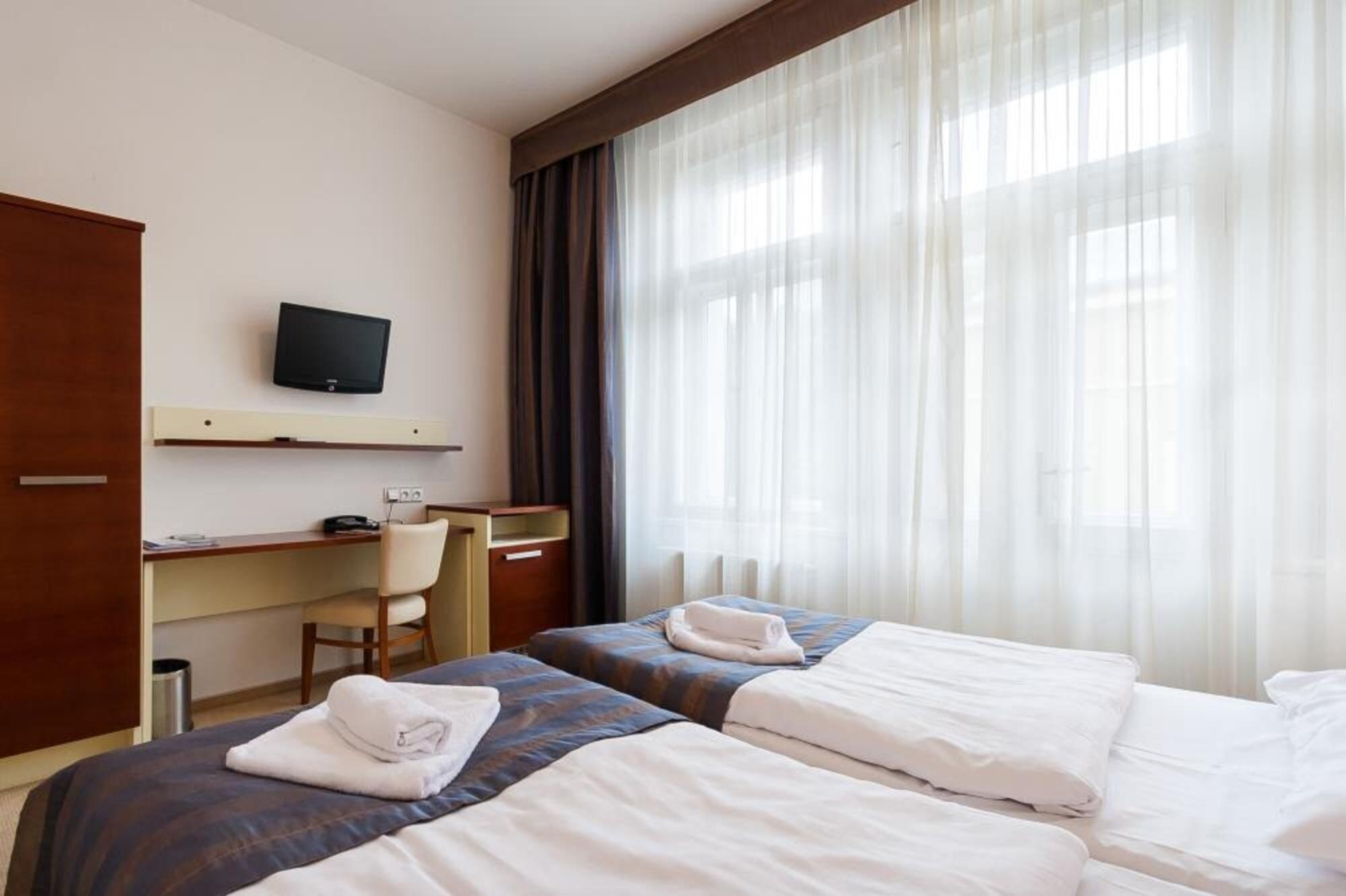 Gloria Otel