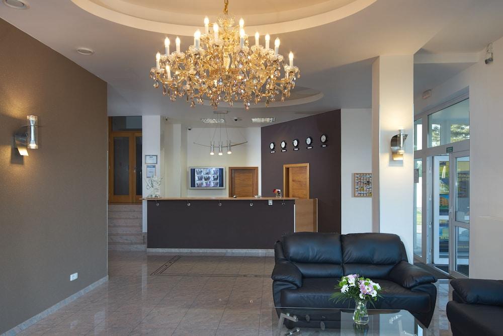 Aura Design & Garden Pool 3* Prague