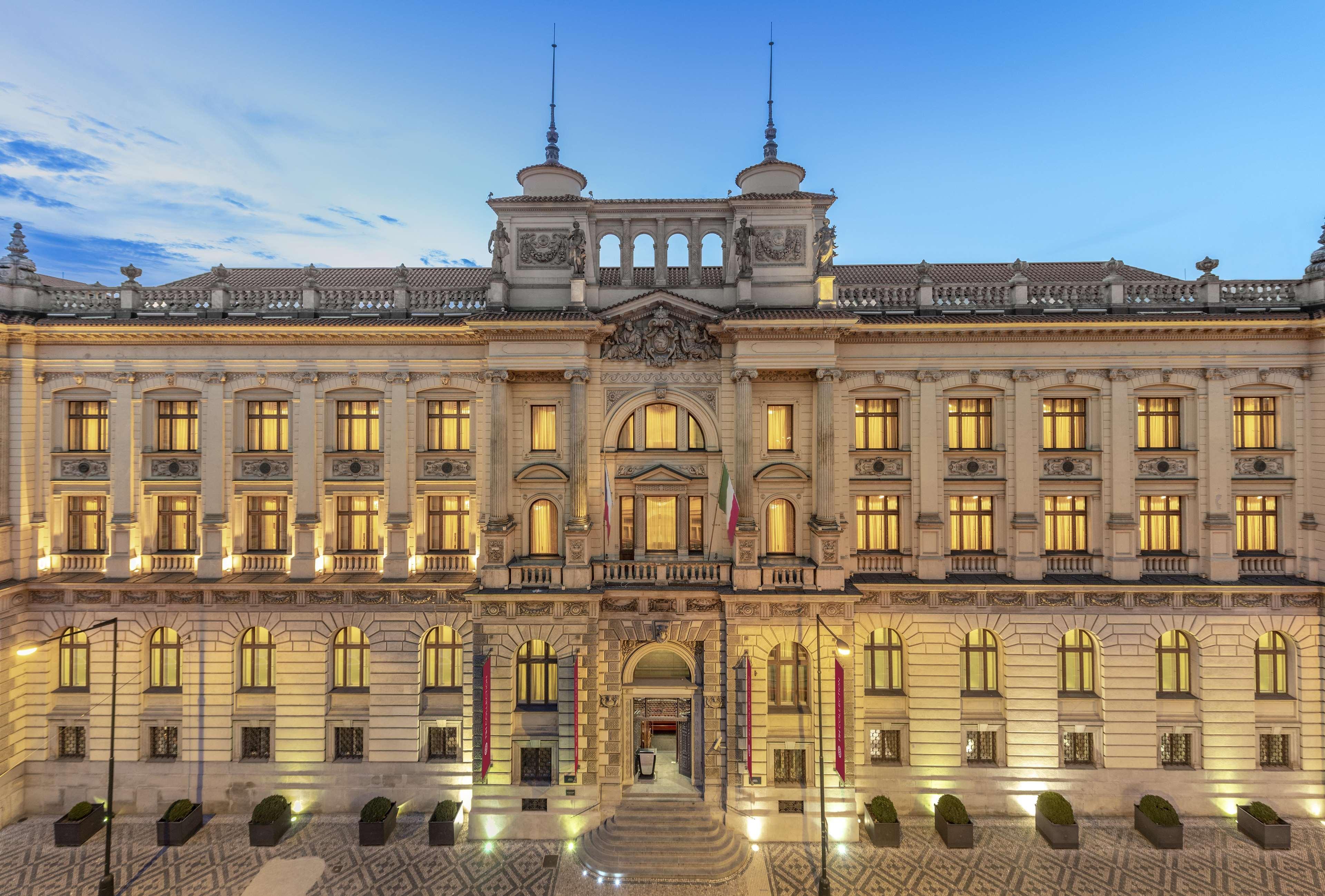 Nh Collection Carlo Iv Hotel 5*
