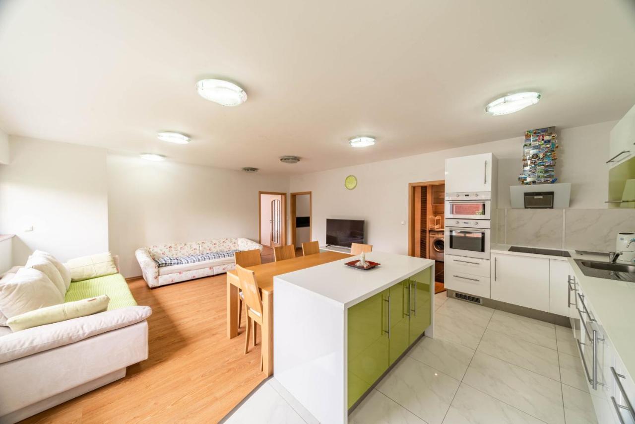 Krasne Ubytovani S Balkonem Daire *